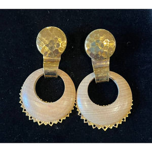 VTG 1960s-1970s Wood & Metal Earrings Clip on Gold Tone Filigree Hammered Boho